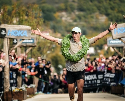 HOKA LES TEMPLIERS 2025-GRAND TRAIL-Arrivée-VAINQUEUR-Pierre Livache 1er scratch-3©Cyrille Quintard
