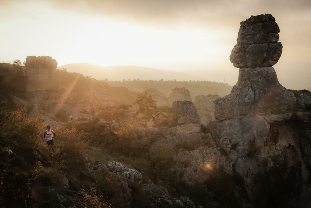 HOKA LES TEMPLIERS 2025-GRAND TRAIL-Lever soleil gorges de la Dourbie-1©Cyrille Quintard